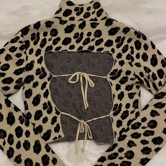 ZARA- Jacquard Knit Animal Pattern Cropped Turtleneck Open Back - Picture 5 of 6